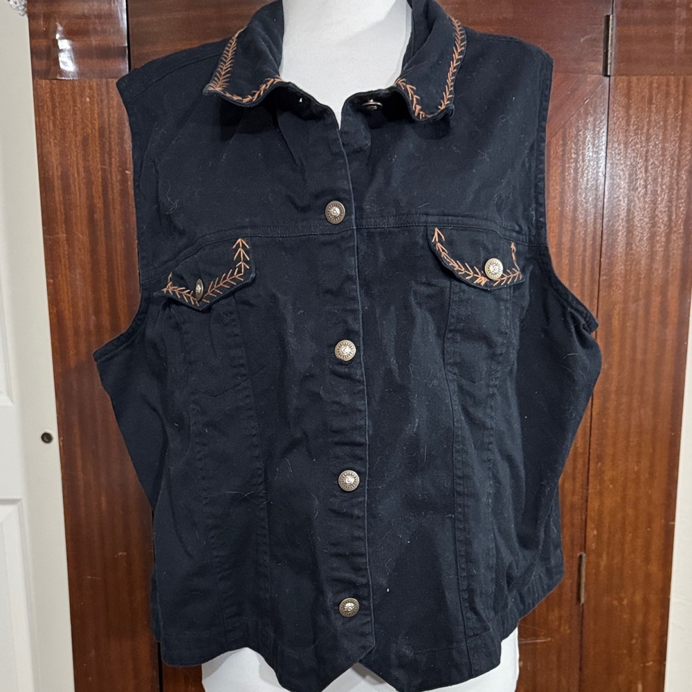 Plus size cotton Vest with Embroidered Details